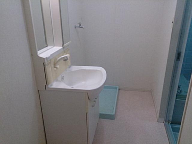 Wash basin, toilet. Indoor (11 May 2013) Shooting