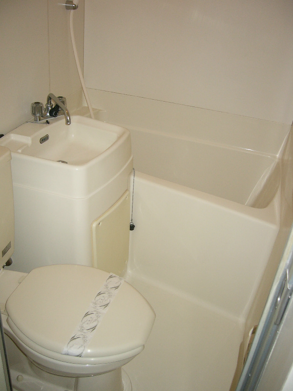 Bath. 3-point unit is a bus