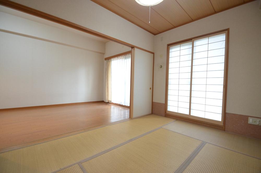 Non-living room. Japanese-style room is available also available as possible and drawing room to lay the child