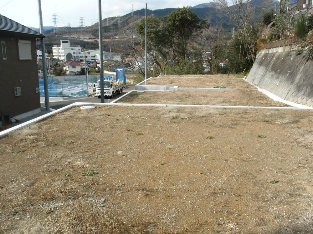 Local land photo. Local (December 2013) shooting ◎ living environment is a good subdivision ☆ ◎ is more than 45 square meters of all sections clear land!
