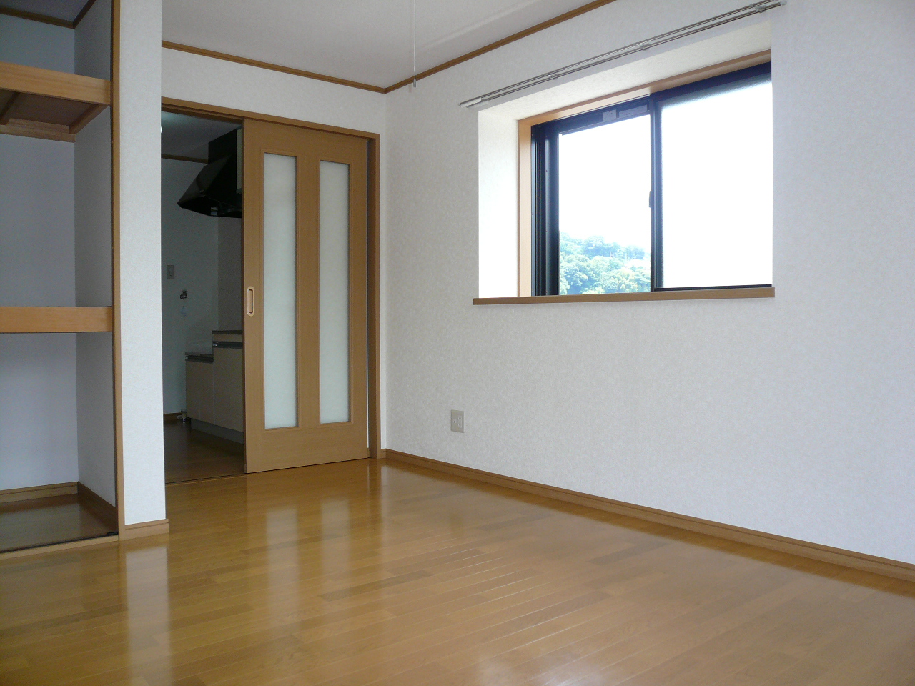 Living and room. Bay windows even with ventilation, Yang per good