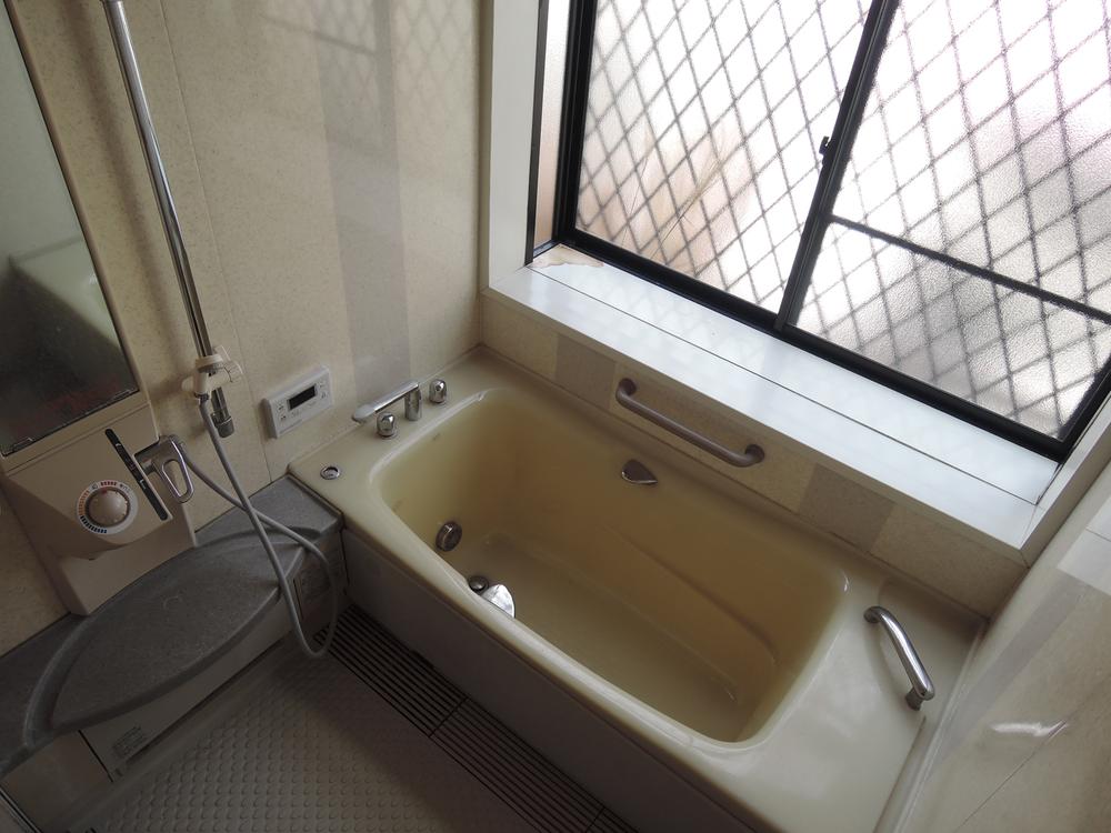 Bathroom. Indoor (12 May 2013) Shooting