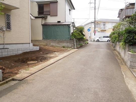 Local photos, including front road. Frontal road