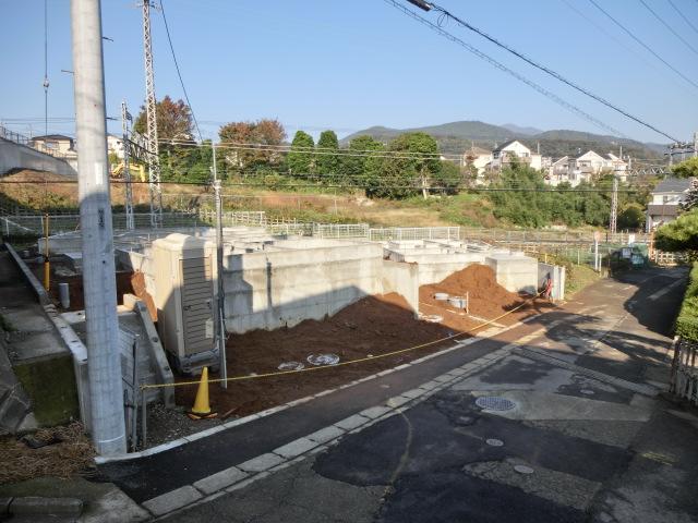 Local photos, including front road. Local (11 May 2013) Shooting