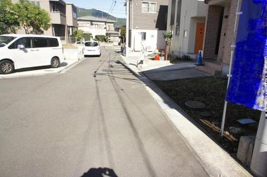 Local photos, including front road. Frontal road