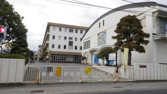 Other. Nishi Elementary School Walk 20 minutes (about 1600m)
