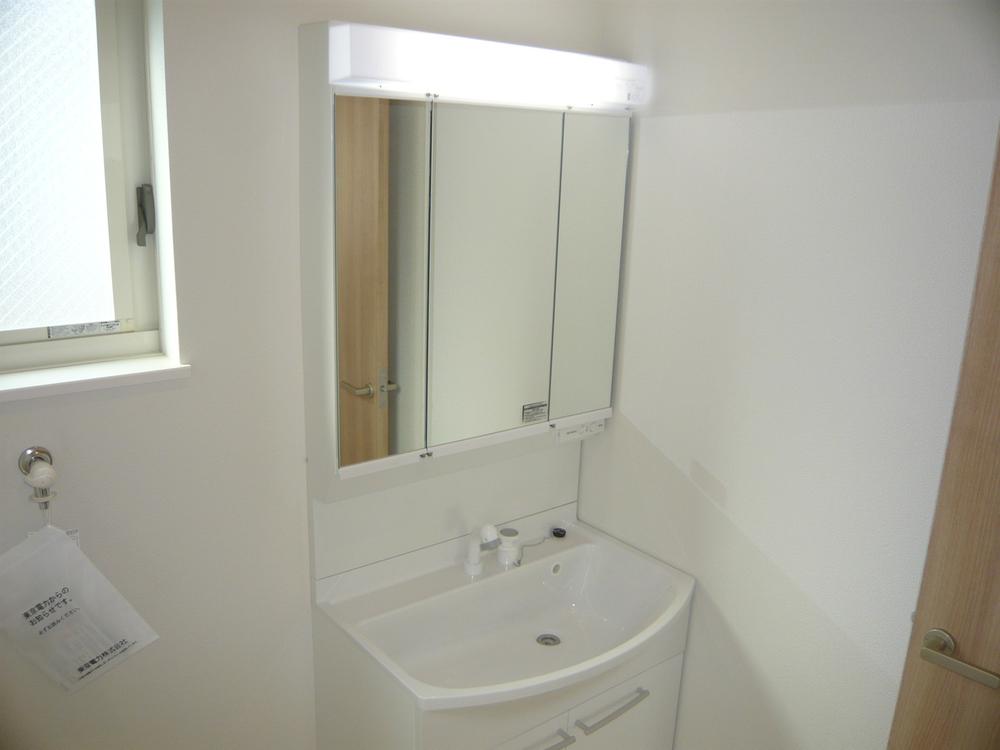 Wash basin, toilet. Indoor (September 2013) Shooting