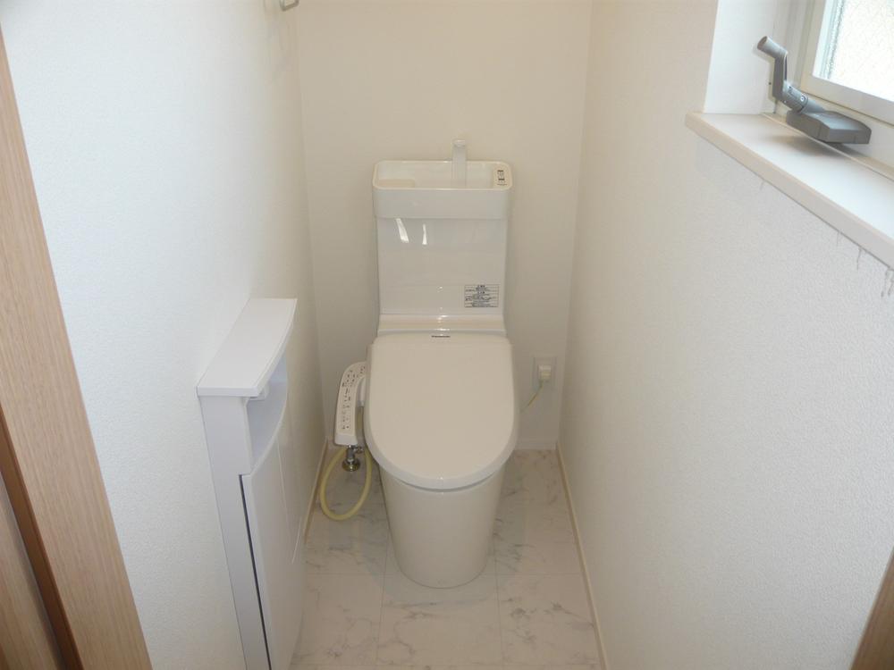 Toilet. Indoor (September 2013) Shooting