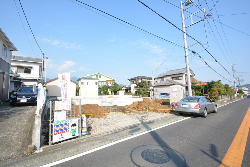 Local photos, including front road. Local (11 May 2013) shooting model house can be your tour together because there near you ☆