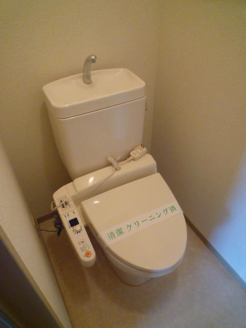 Toilet.  ※ Same property, For indoor photo of another floor. Please for your reference! 
