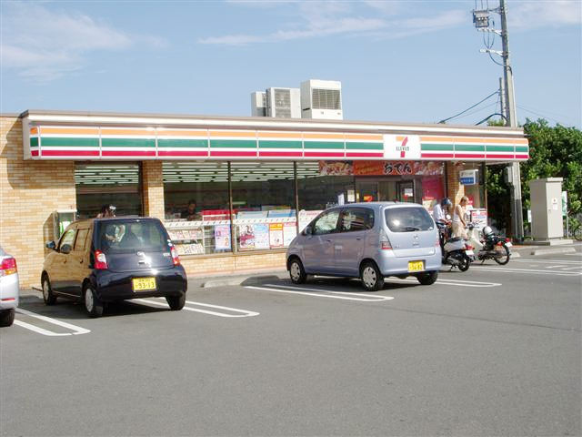 Convenience store. Seven-Eleven Hatano Tsurumakiminami 2-chome up (convenience store) 249m