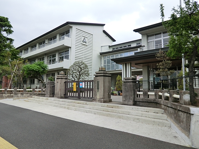 Primary school. Hadano 552m to Honcho elementary school (elementary school)