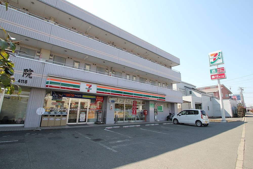 Convenience store. Seven-Eleven Hadano Minamiyana south store up (convenience store) 190m