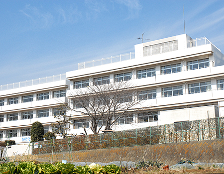 Junior high school. Hadano Municipal Tsurumaki junior high school (junior high school) up to 557m
