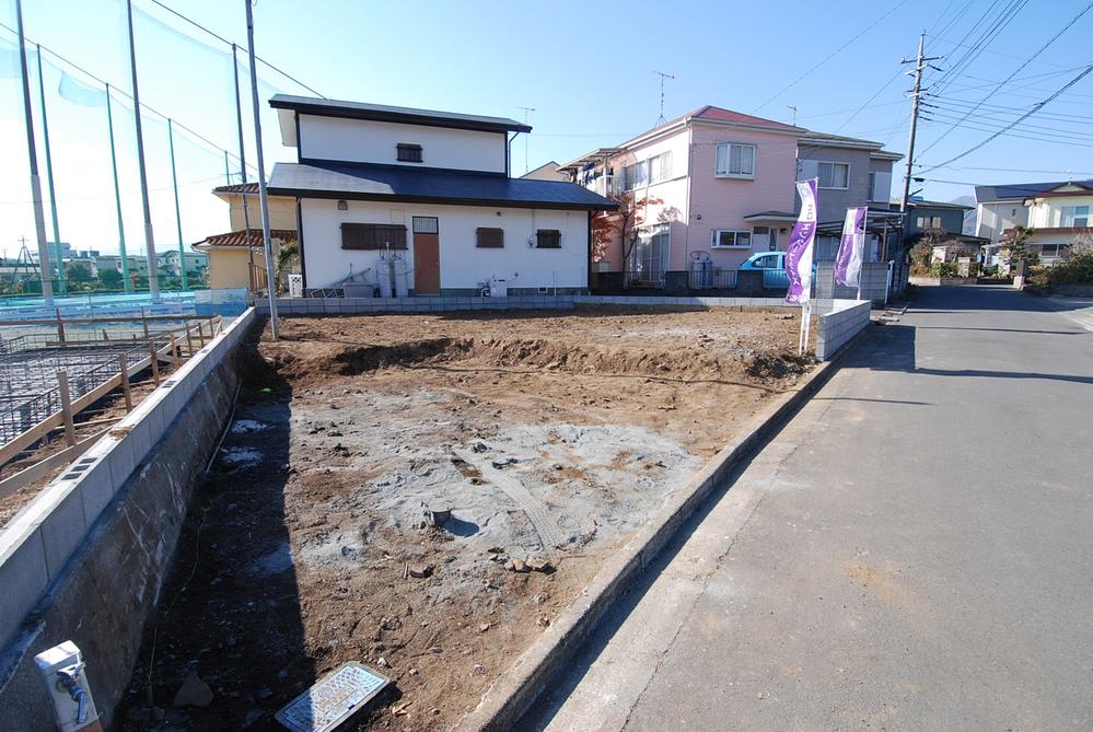 Local photos, including front road. Local (12 May 2013) Shooting