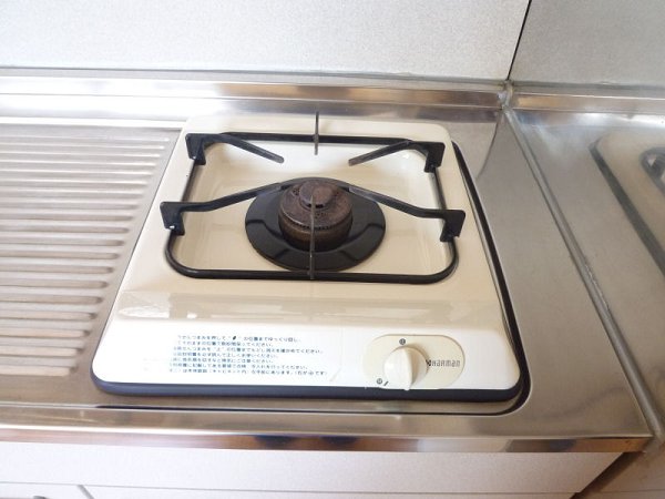 Kitchen. 1 lot gas stoves kitchen. 
