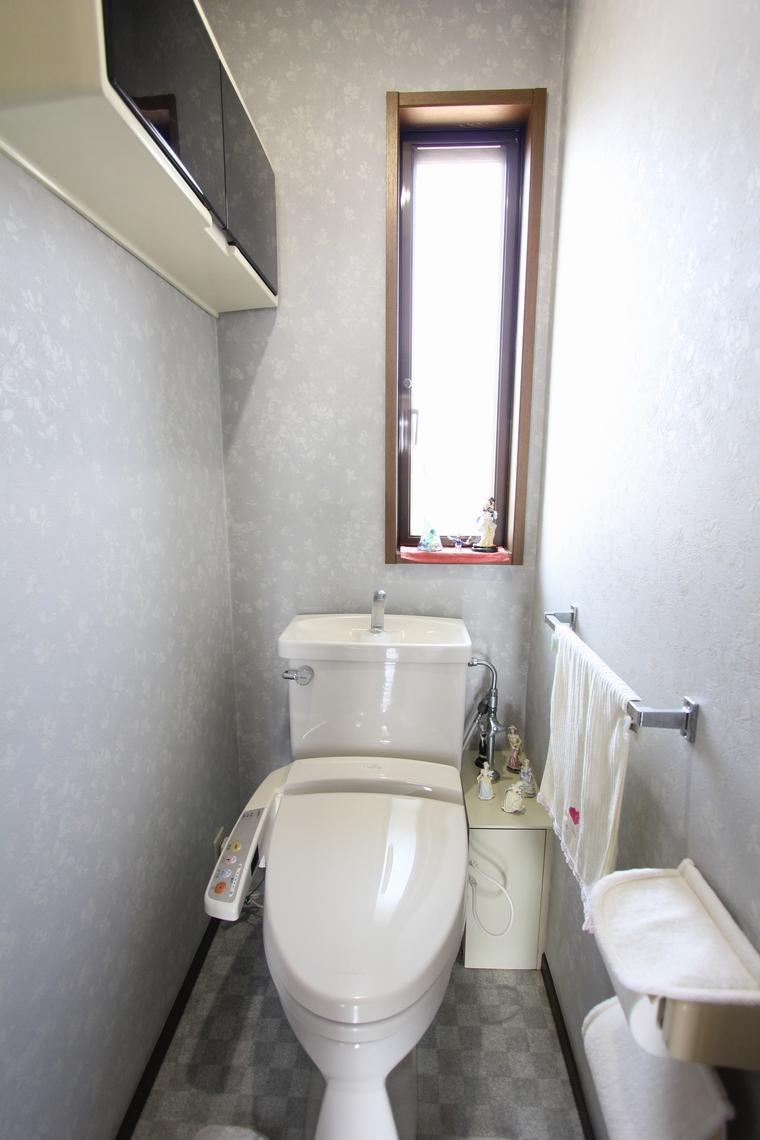 Toilet. Indoor (March 2013) Shooting 2F toilet
