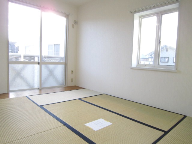 Living and room. Since 2 Kaikaku room sunny, Windows are also many! 