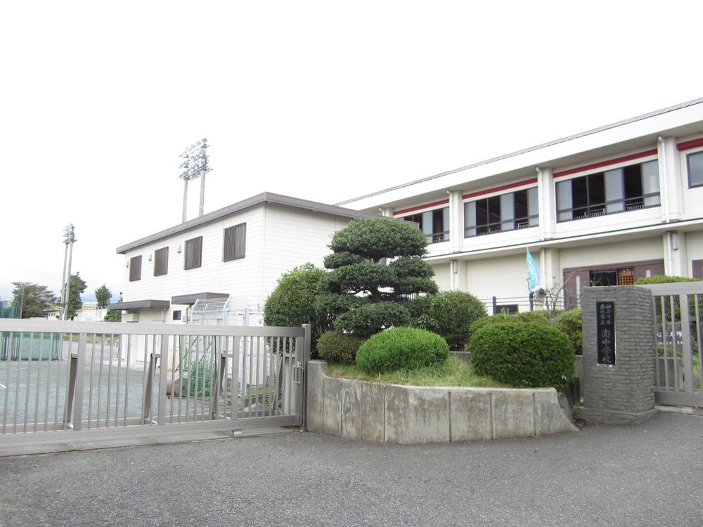 Junior high school. Hadano Minami until junior high school 858m