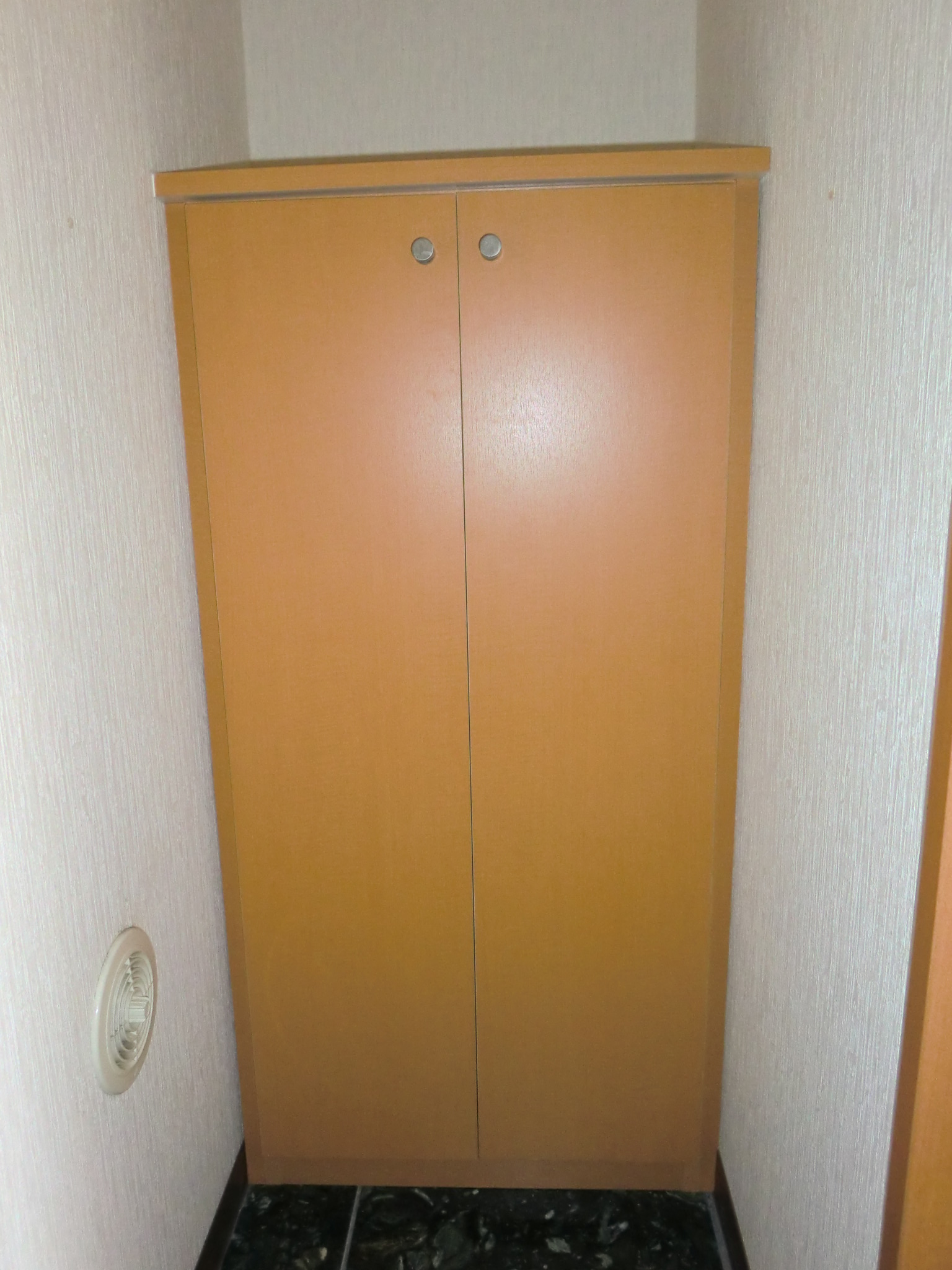 Entrance. Cupboard