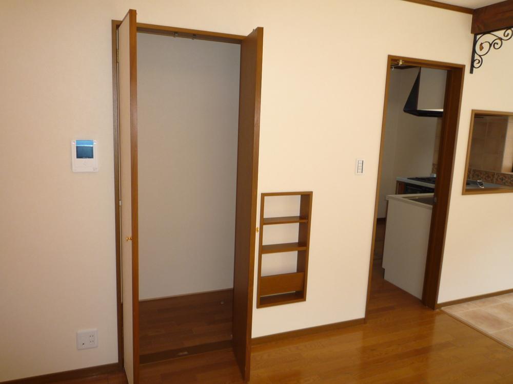 Receipt. Compartment have in the living with a storage capacity!