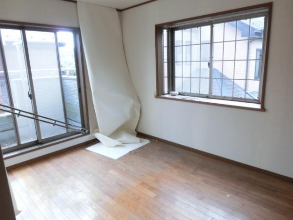Non-living room. 2 Kaiyoshitsu (1) window direction renovation in