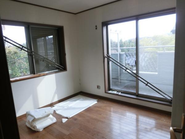 Non-living room. 2 Kaiyoshitsu (3) window direction renovation in