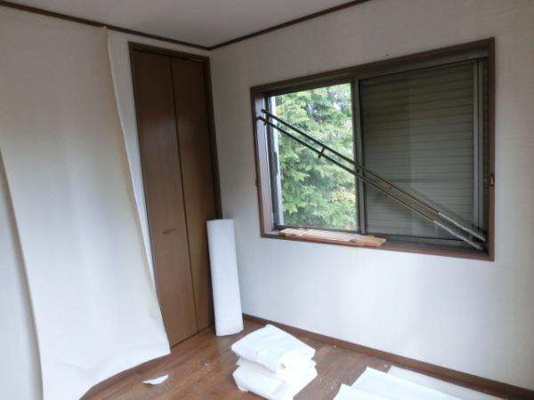 Non-living room. 2 Kaiyoshitsu (3) in the closet direction renovation