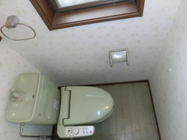 Toilet. Toilets are located on the first floor and the second floor. Toilet bowl ・ Toilet seat will be replaced with a new one. You can clean use it in the shower toilet (renovation is before photo)