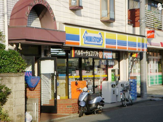 Convenience store. 194m until the Daily Yamazaki Tokai pre-university Station store (convenience store)