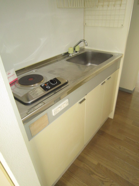 Kitchen. 1-neck electric stove