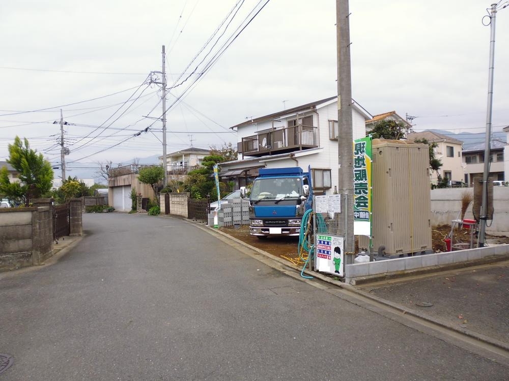 Local photos, including front road. Local (11 May 2013) Shooting