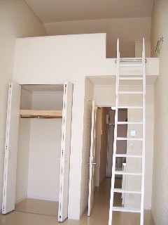 Living and room. There is also a high feeling of opening the ceiling