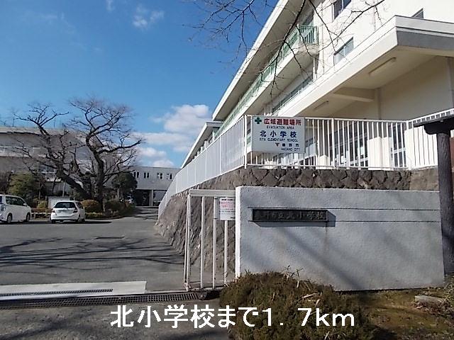 Primary school. 1700m to the north elementary school (elementary school)