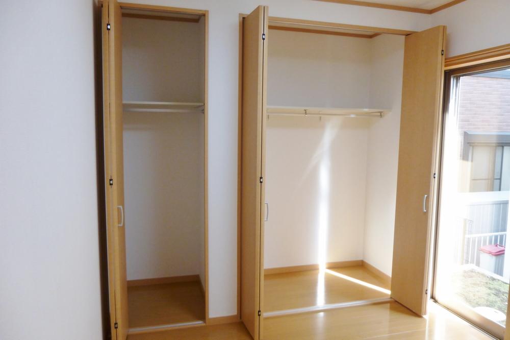 Receipt. All room storage Yes! There is also a loft storage! !
