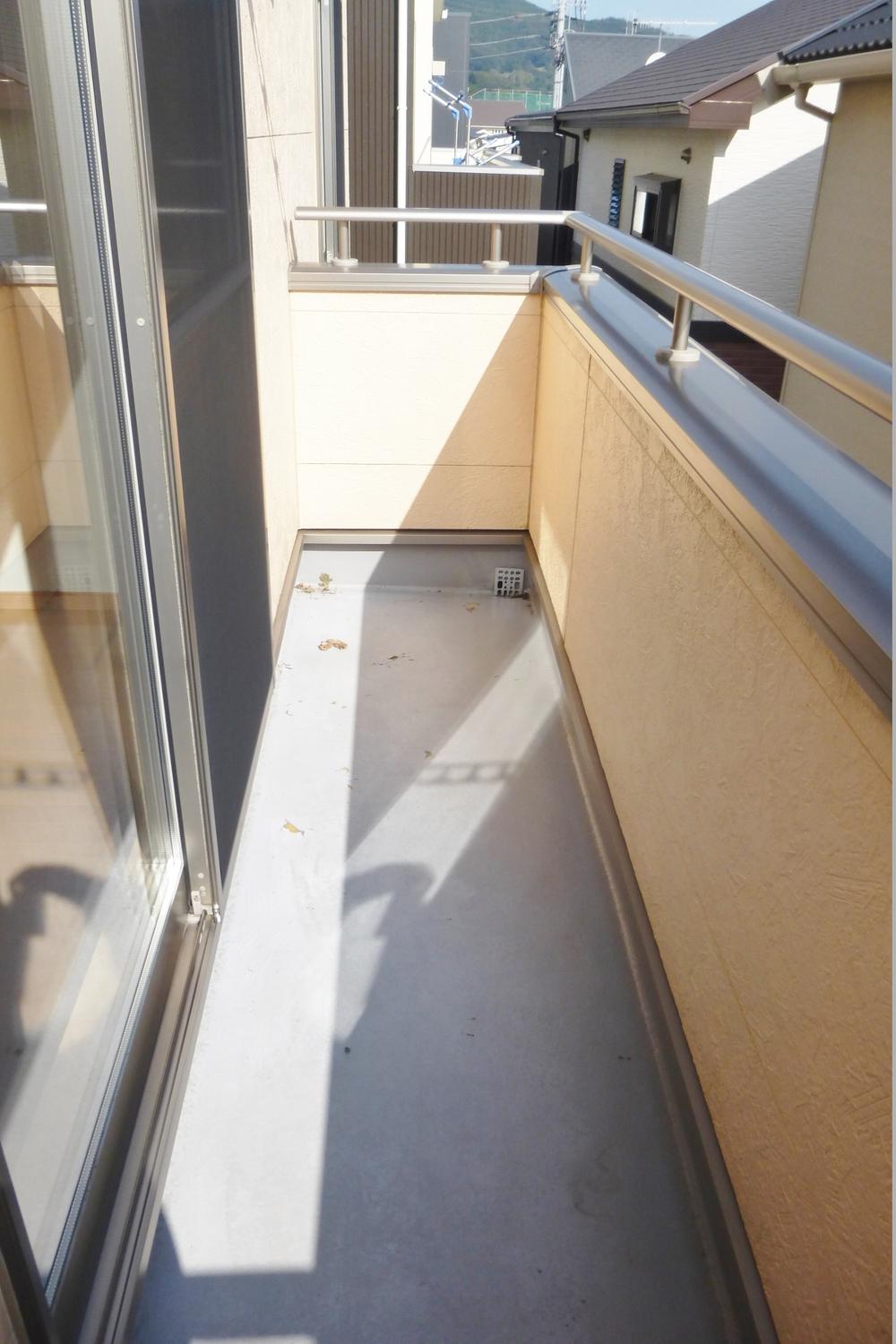 Balcony. South-facing veranda!