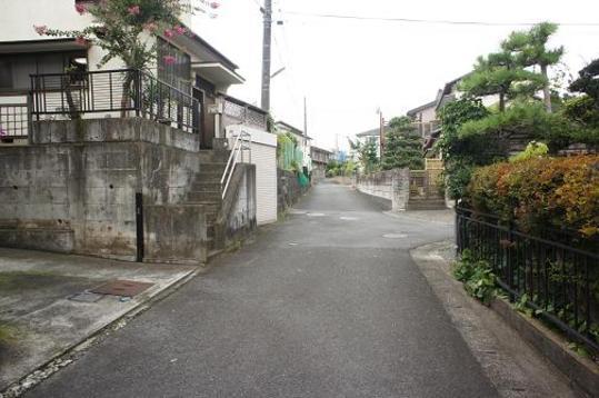 Local photos, including front road. Frontal road