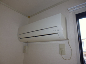 Other Equipment. Air conditioning is installed in the DK (south) side Western-style