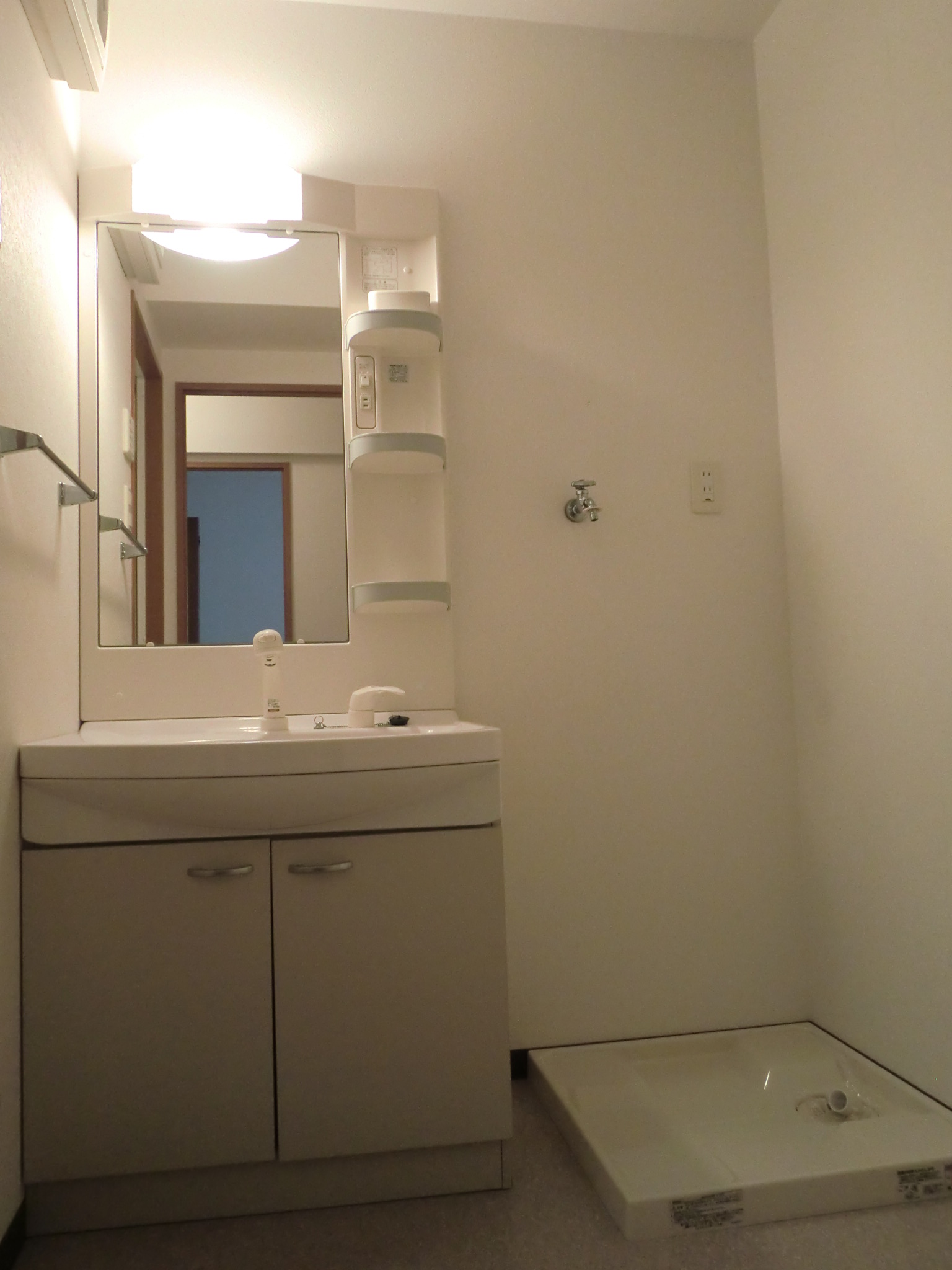 Washroom. Washbasin with shower Dresser ・ Laundry Area