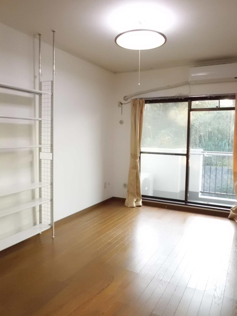 Non-living room. Indoor (11 May 2013) Shooting