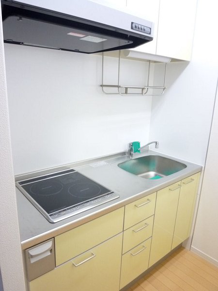 Kitchen. Flat top plate is easy to clean.