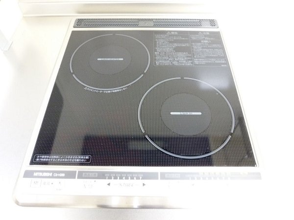 Kitchen. IH cooking heater that does not use fire.