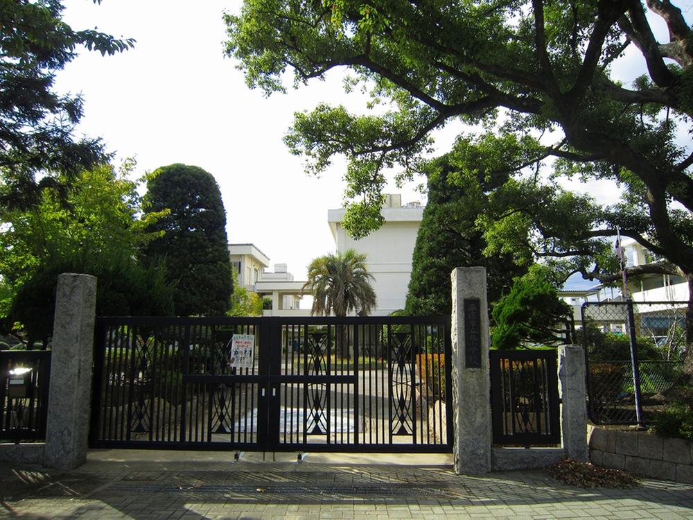 Primary school. Popular Asahi Elementary School