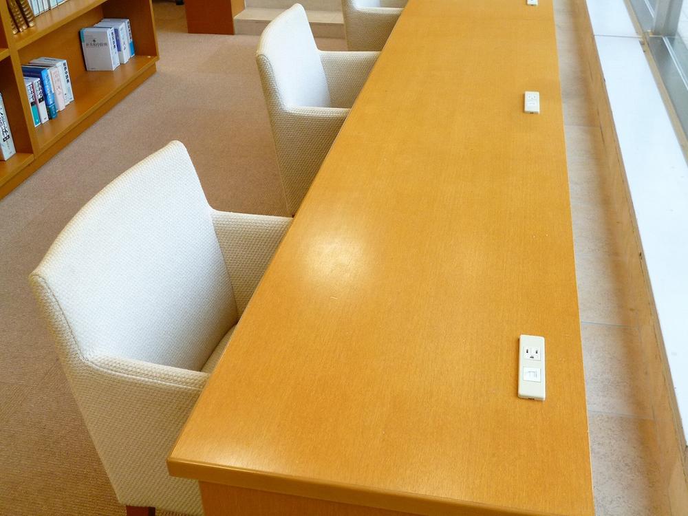 Other common areas. To each table, It has become a notebook PC.