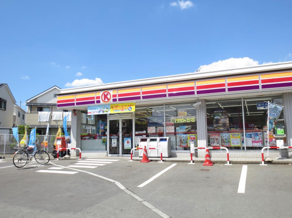 Convenience store. 120m to Circle K