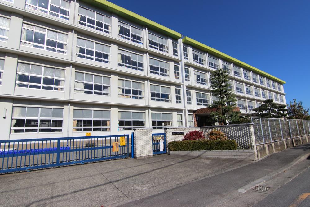 Primary school. Yamashita is a safe location within a 10-minute 690m walk to elementary school.