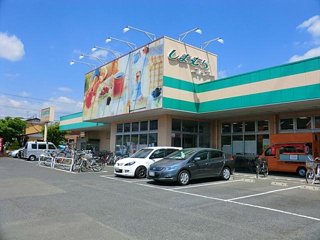 Supermarket. 569m until Shimamura store chests shop