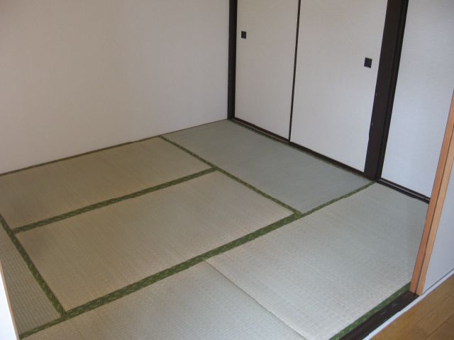 Living and room. Japanese-style room 6 quires