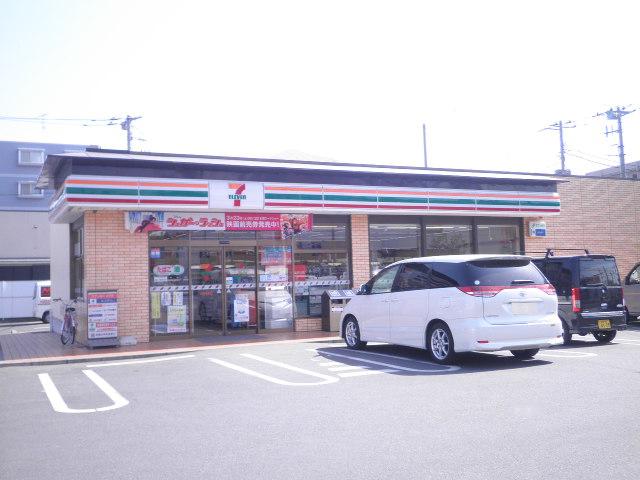 Convenience store. 290m to Seven-Eleven (convenience store)