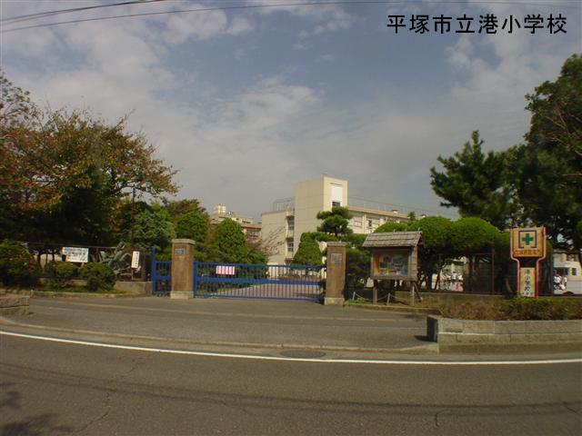 Primary school. 574m until Hiratsuka Tatsuko Elementary School